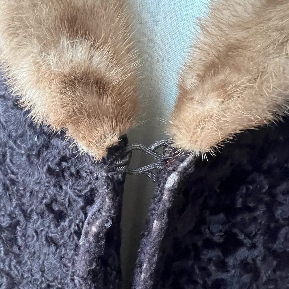 VINTAGE 1950’s Lord & Taylor Genuine Fur Curly Lamb Brown Short Coat Medium - Picture 3 of 12